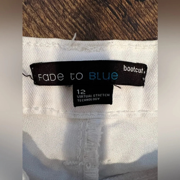 FADE TO BLUE | women’s white denim jeans. Size: 12 - Picture 4 of 11